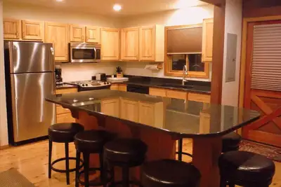 Image de Condo confortable de 4 chambres et 2 salles de bain