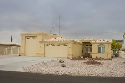 Image de Calme 3 Bd Plus Den 2 Ba Accueil w / garage 2 voitures et parking Rv Rv