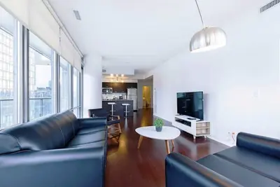 Image de Superbe Très grande famille Taille 2 Chambre 2 Salle de bains, rue Bay Condo près de Yorkville
