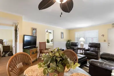 Image de # 228 Surf Song Resort: 2 Br / 2 Ba phase i à Madeira Beach, pour 4 personnes