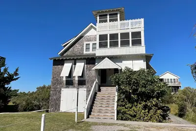 Image de Blue Skies: À proximité des plages d'Ocracoke, vues panoramiques depuis les ponts.