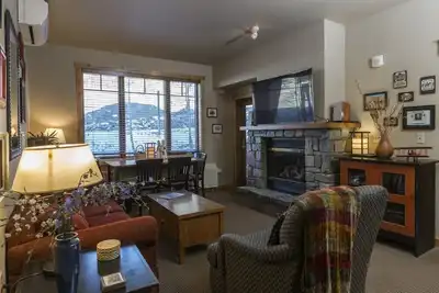 Image de Condo de luxe 2 chambres à coucher et 2 salles de bain Morning Eagle - Ski In / Ski Out