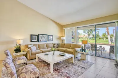 Vues parfaite Ground Level Rancho Las Palmas Condo + terrain de golf!