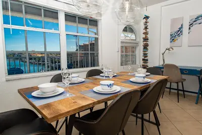 Image de Condos Dockside 602 Waterfront Condo