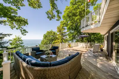 Image de Spacieuse maison sur les rives du lac Michigan avec plage privée!
