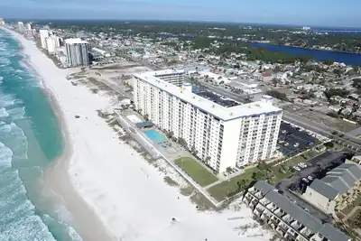 Image de Condo de luxe récemment rénové de 3 chambres directement sur le golfe du Mexique.