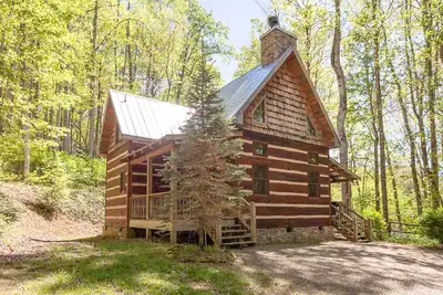 Image de Creekside Cabin - Cabane en rondins avec bain à remous extérieur