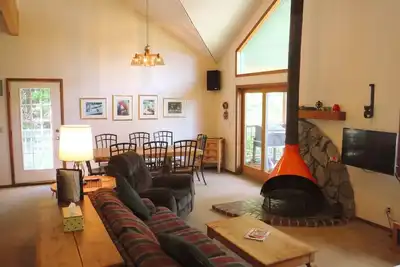 Image de Superbe 2 chambres, 2 salles de bain à quelques pas de la chaise 3