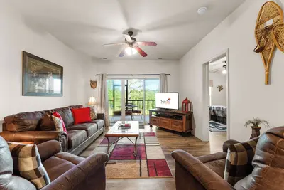 Image de Fairway to Heaven -Beautiful 3 Condo Golf, 3 salles de bain Ă Stonebridge!