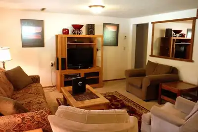 Image de Prime 1 chambre plus une tanière, 1 salle de bain au sous-sol