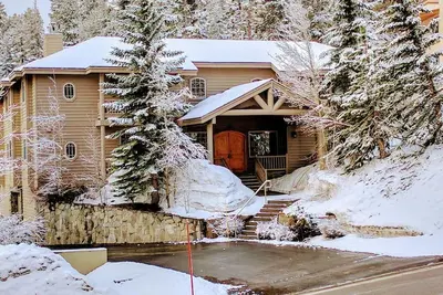 Image de Étapes menant au Canyon Lodge Ascenseurs❆3800 m² - Spa et sauna privés❆Garage / casier