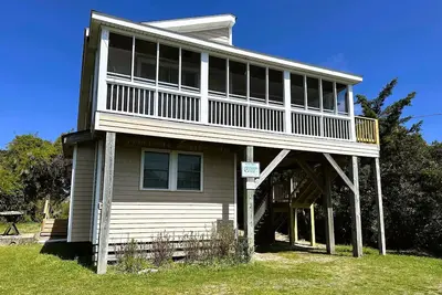 Image de Holloman House: maison accueillant les chiens avec beaucoup d'espace.