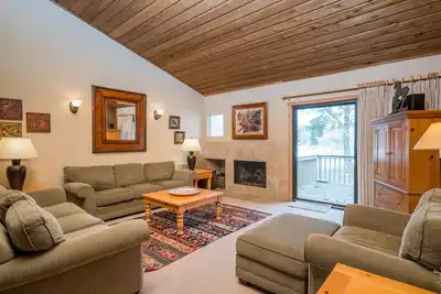 Image de Condo de montagne au cœur d'Elkhorn avec vue sur le parcours de golf et la montagne