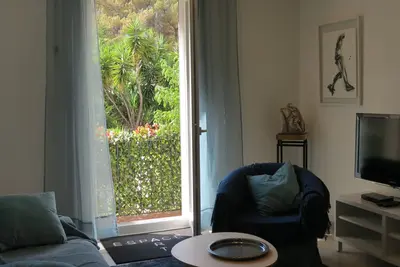 Image de Loft 45m2, ex galerie d'art, Antibes, proche mer et vieille ville avec parking
