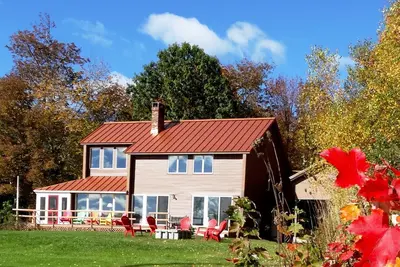 Image de Tranquillité sur la retraite privée de Penobscot Bay: automne amoureux de la vente du Maine