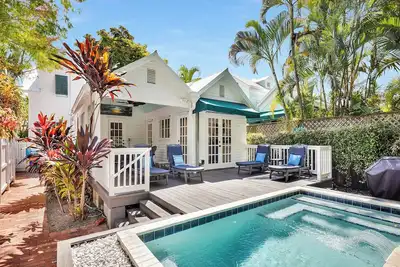 Image de ~ Chavez House ~ Luxe de classe mondiale avec piscine privée et excellent emplacement! Animaux ok