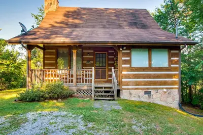 Image de Cette cabane enchanteresse dans la Smoky Mountain est privée et relaxante.