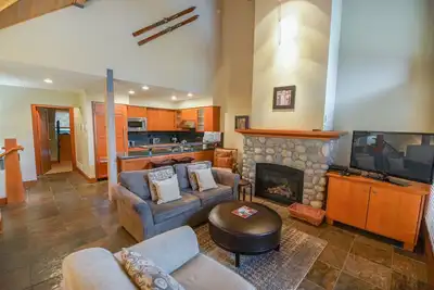 Image de Montebello # 58 - Luxe Whistler Townhome avec bain à remous privé