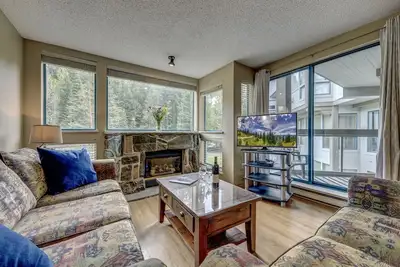 Image de Grand Two Bedroom Ski-in Ski-out Blackcomb Hébergement à Greystone Lodge
