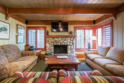 Image de Récemment rénové condo de 2 chambres avec vue imprenable sur la montagne