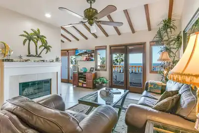 Image de Villa bien aménagée, Seulement 4 marches, Vues à couper le souffle sur l'océan, Cheminée