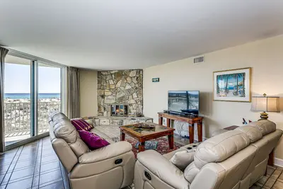 Image de 611 Tribord Village | 3 Br Beautiful Gulf Front Condo avec piscine communautaire