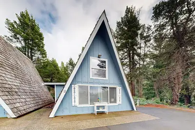 Image de Dog-friendly, chalet en bord de mer avec sentier de plage et une salle pour 6!