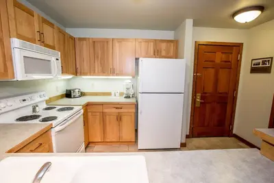 Image de Condo de luxe avec 2 chambres et 2 salles de bain.