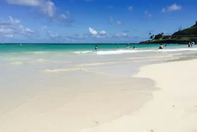 Image de Très bien situé, à quelques pas de la plage de Kailua, de la piscine / des vélos / Ac et plus