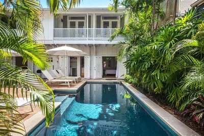 Image de ~ Cloud 9 ~ Lavish Home Dans un emplacement parfait avec piscine chauffée et parking priv��