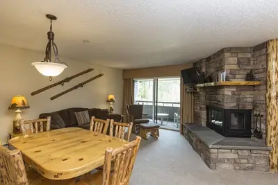 Image de Condo bien aménagé avec 2 chambres et 2 salles de bain