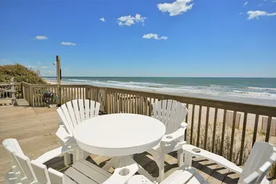 Image de \"Dayz Sunny\" 3 chambres / 2 salles de bain Oceanfront Home sur Topsail Island, Caroline du Nord