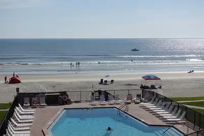 Image de Incroyable Ocean View Condo Ă quelques pas de la plage