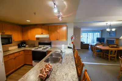 Image de Woodrun Lodge 611 - sur Blackcomb, 2 chambres + salon