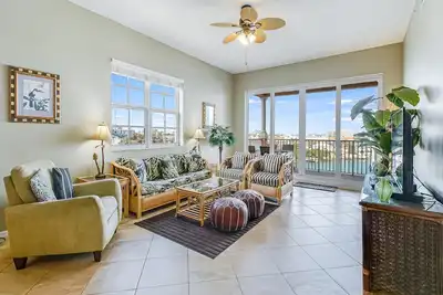 Image de Harborview Grande 600 Waterfront