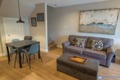 Image de Glaciers Reach 18 - Condo avec bain à remous privé situé Whistler North Village