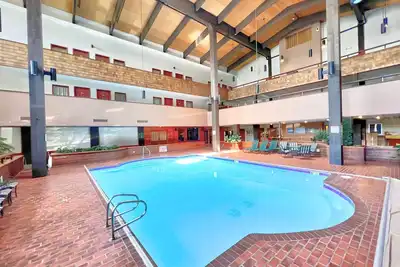 Image de Sur Shuttle Route avec piscine et bain Ă remous!