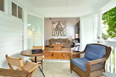 Image de ~ Petite Maison ~ Maison de luxe avec parking. À quelques pas de Duval St! Animaux Ok