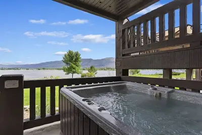 Image de 3 Bedroom Pineview Reservoir Location de vacances pour 12 personnes - Huntsville Lodging