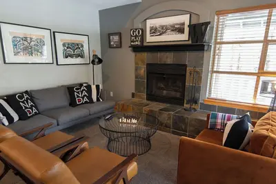 Image de Sentiers de forêt 16 - Grand 3 chambres, un accès facile à ski, garage privé