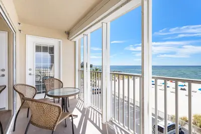 Image de # 312 Beach Place Condos: 3 Br / 2 Ba à Madeira Beach, pour 8 personnes
