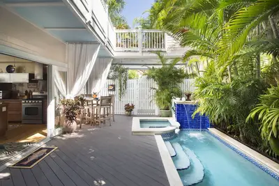 Image de ~ RĂŠVE Tropicale ~ Maison de luxe de classe mondiale avec piscine, spa et parking Roma. Animaux ok