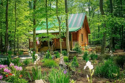 Image de Creekside Serenade-Cabin Sur Mtn Stream W \/ Bubbling Hot Tub, Wifi & Table De Jeu!