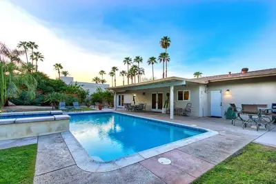 Image de El Paseo Private Pool Home, Finest commercial Desert & Dining District!