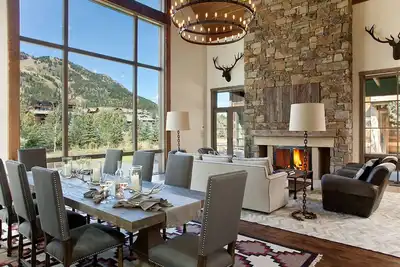 Image de Maison de montagne moderne à la base de Jackson Hole