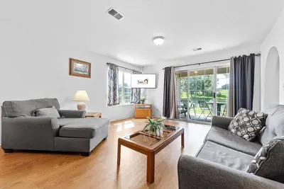 Image de Escapades sans soucis - 2 chambres / 2 salles de bain Condo surplombe le terrain de golf Holiday Hills! !