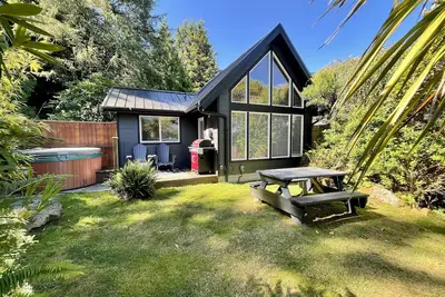 Image de Cabine en bord de mer avec bain à remous! 4 personnes