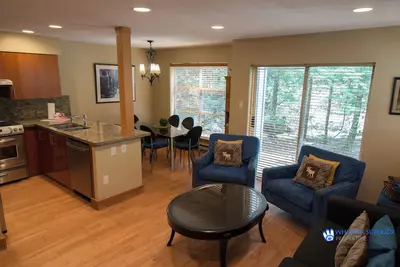 Image de Sentiers de forêt 37 - Deluxe 2 chambres + den avec 3 salles de bain complètes