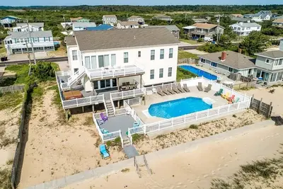 Image de Pointe O'View | Front de mer | Piscine privée, bain à remous