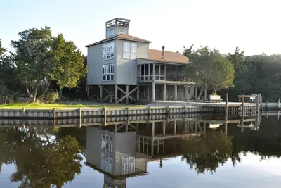 Image de Ocra-cork: Dock, accès facile à Pamlico Sound, terrasse sur le toit, vues.